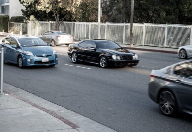 4 Injured in 3-Vehicle Crash on S King Dr