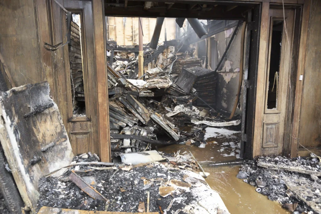 Chicago, IL – 65-Year-Old Man Found Dead After House Fire on S La Salle ...